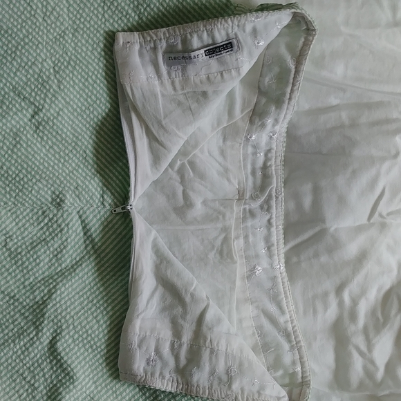 Green and white skirt - Picture 4 of 7